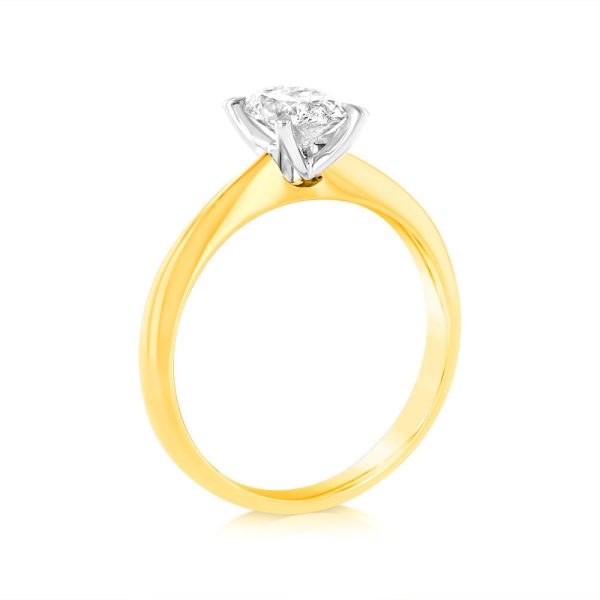 18ct Yellow Gold Diamond Ring With 1 Carat Oval Diamond For Sale